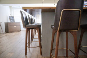 フランス・ノルマンディーにある辻氏の自宅ダイニングと同じ高さのカウンター。