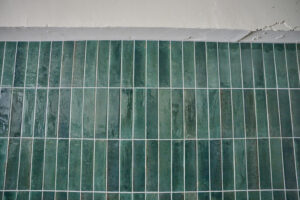 ノルマンディーの美しい自然をイメージした 翠色は空間のアクセント。