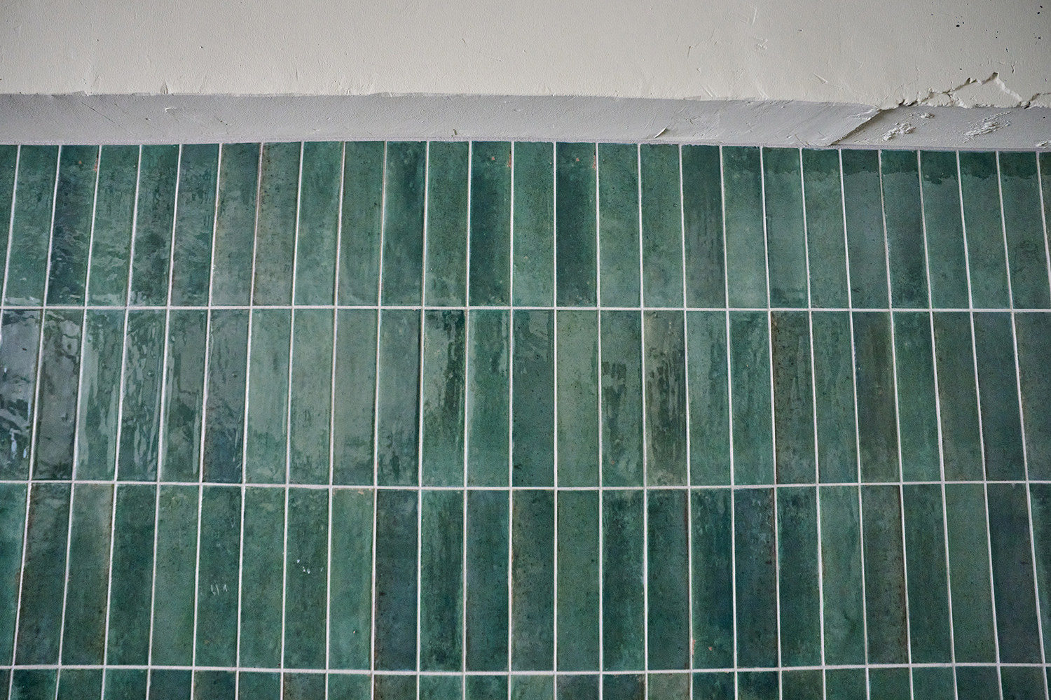 ノルマンディーの美しい自然をイメージした 翠色は空間のアクセント。